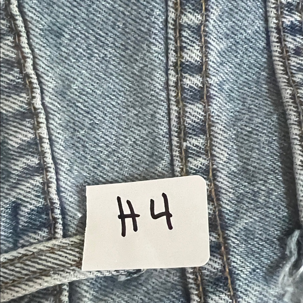 Levi's Classic Light Blue Denim Shorts - Picture 9 of 9